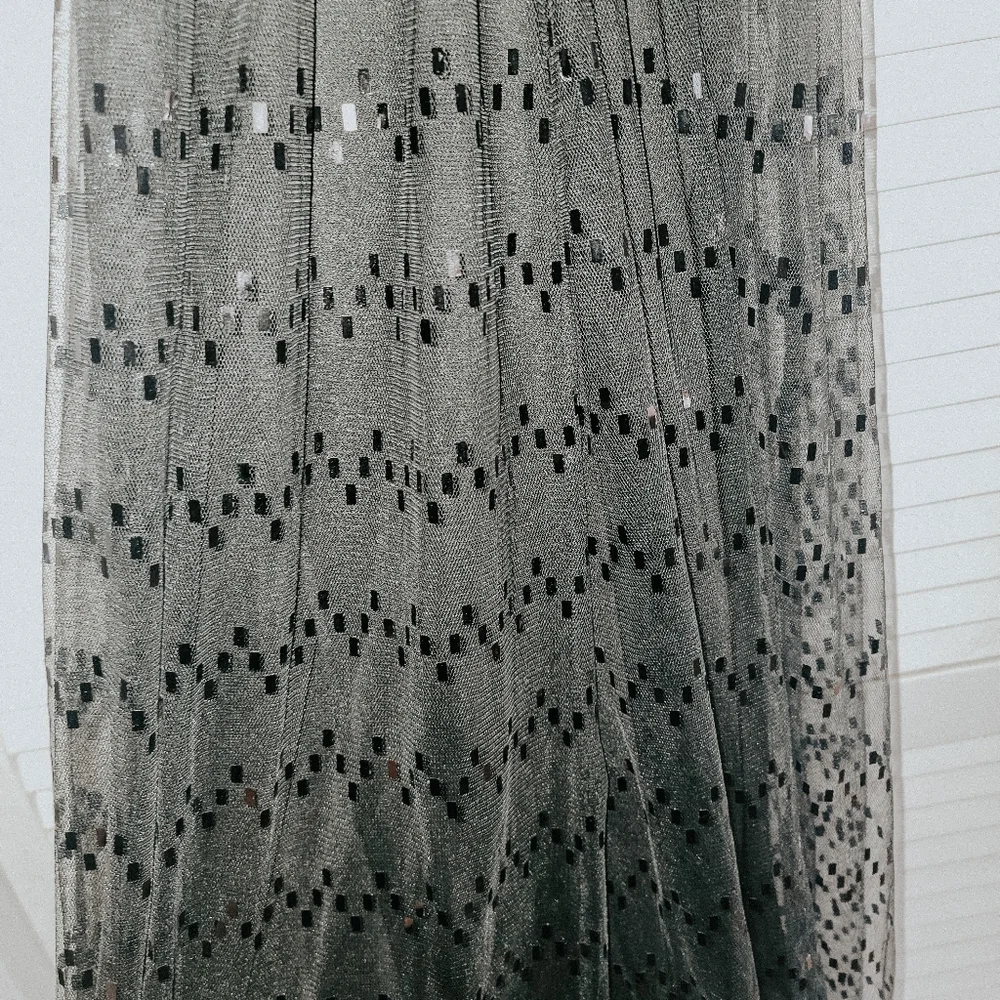 Dress - Picture 4 of 5